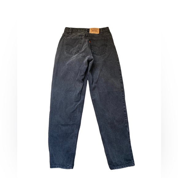 Vintage Levi 560 Loose Fit Tapered Leg Orange Tab Jean